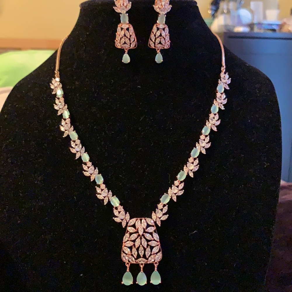 Mint green & clear stone Necklace Earrings Set NEW
